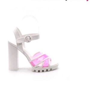 Sizes: 6.5, 7.5, 9, 10 left (Free Shipping)